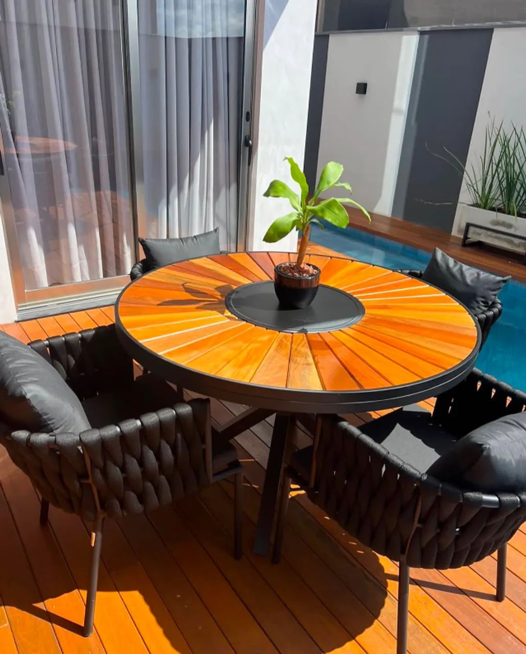 MESA DE MADEIRA P/ ÁREA EXTERNA - PRATO GIRATÓRIO