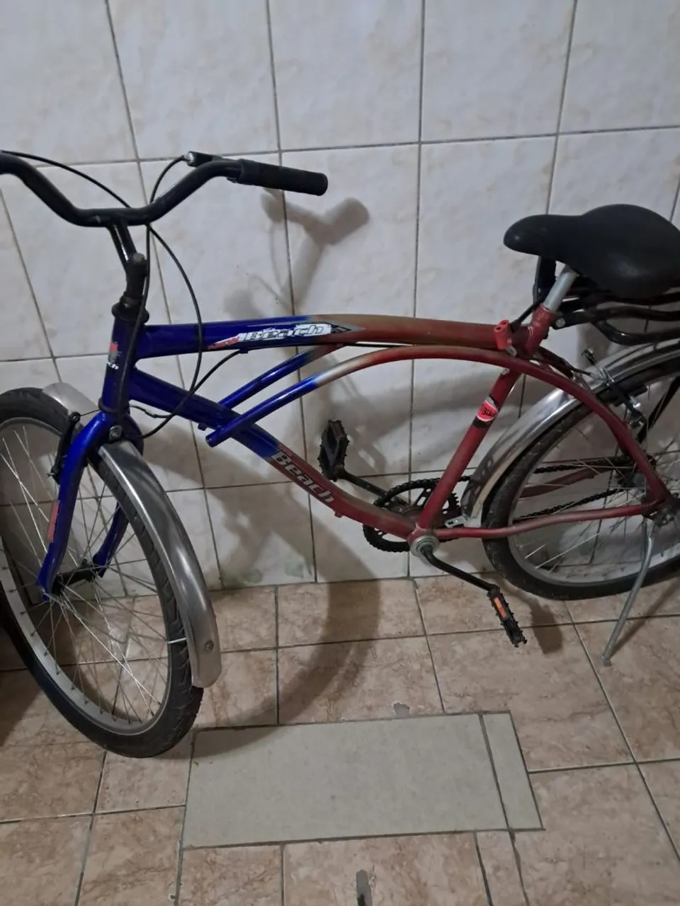 Bicicleta Beach Cruiser Azul e Vermelha