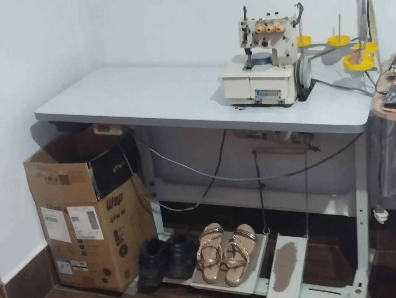 Máquina de Costura Overlock Industrial