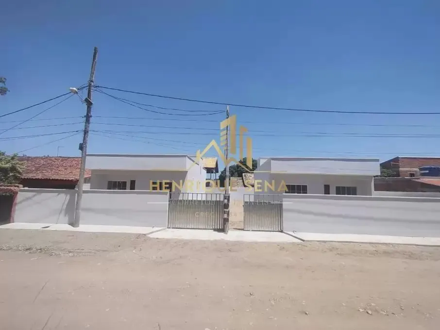 Vendo casa linear com 2 quartos sendo 1 suíte, por 250 mil.
