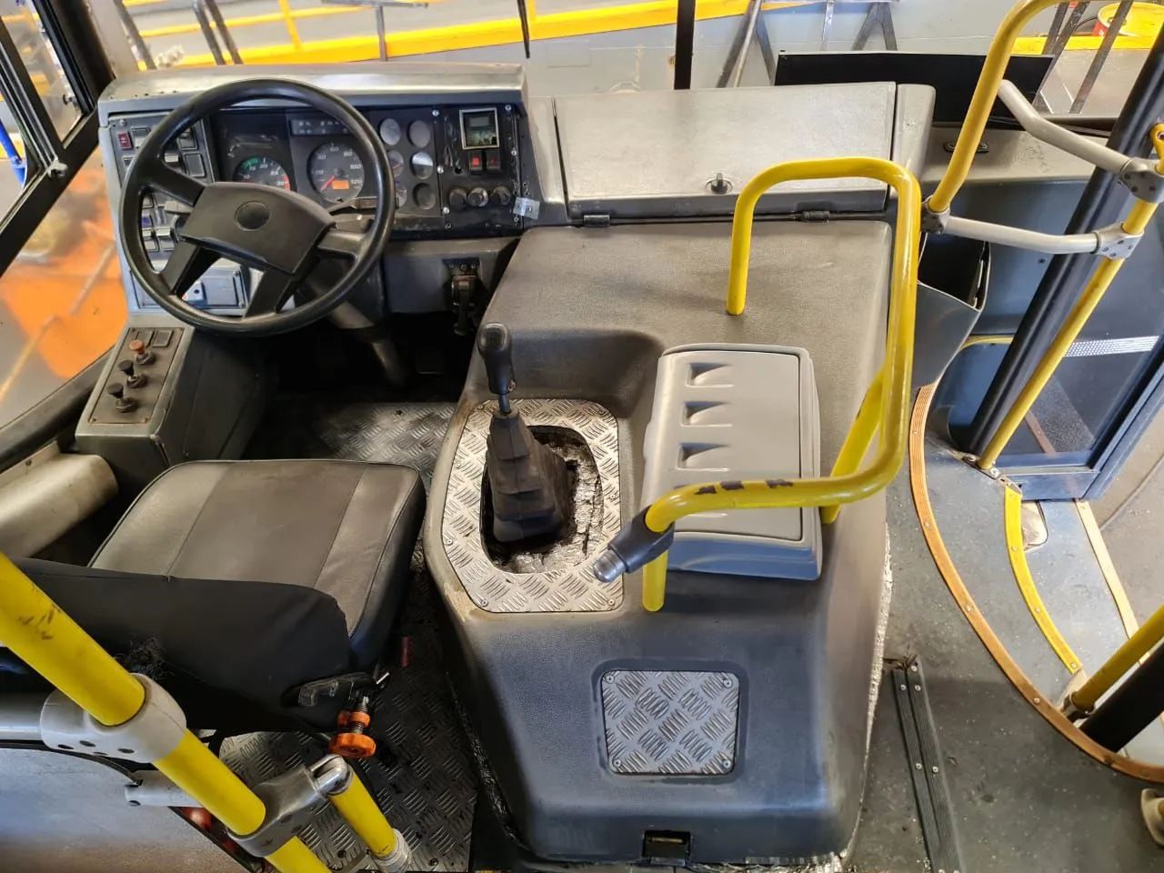 VW 17230 2011/2012 5P 32L $85 - Foto 6