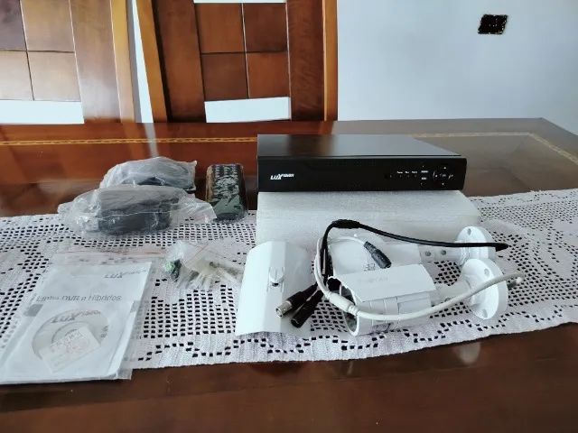 Par de cameras com DVR completo , mouse, controle , fonte .