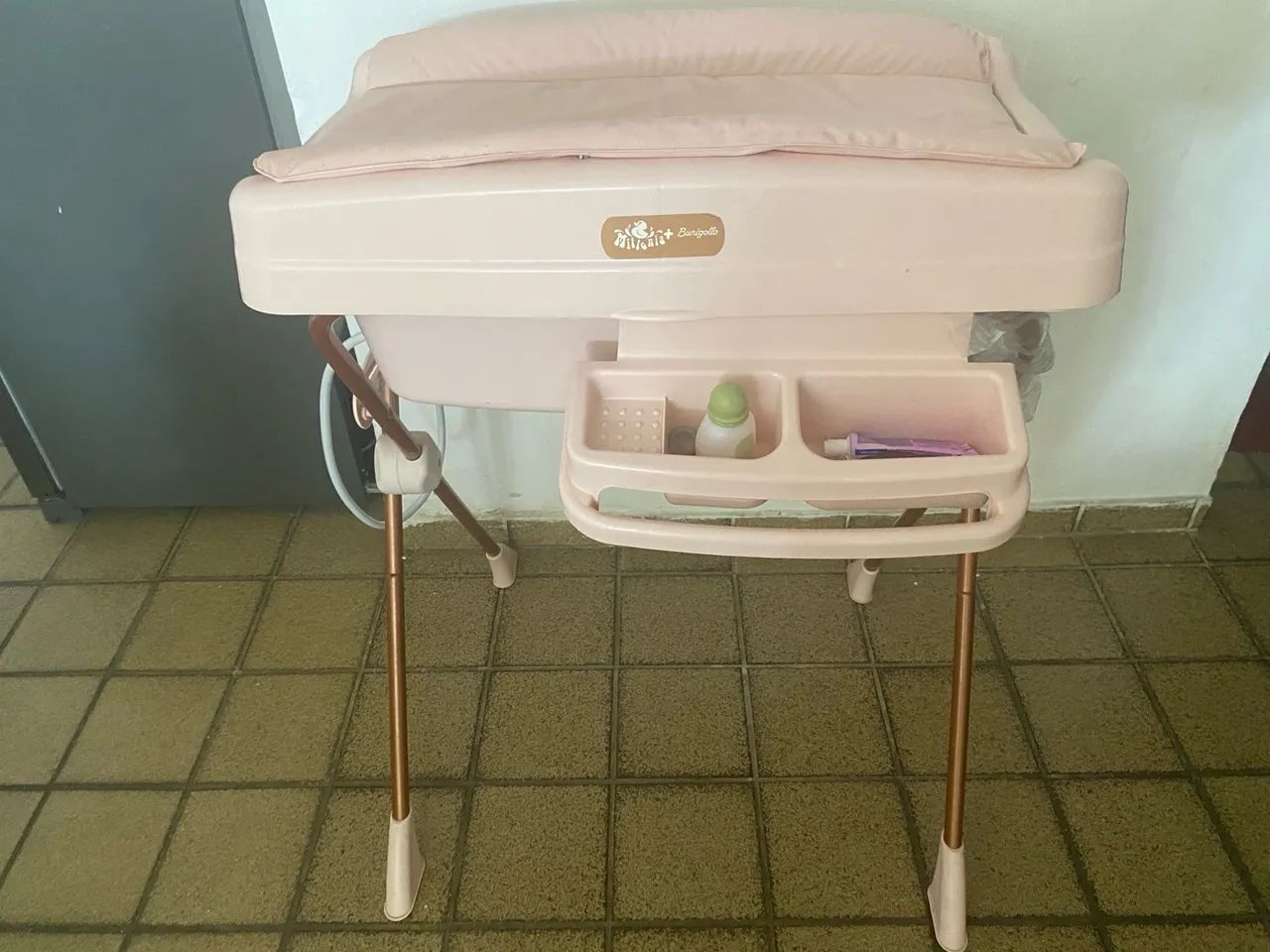 Trocador de bebê com banheira - Foto 2