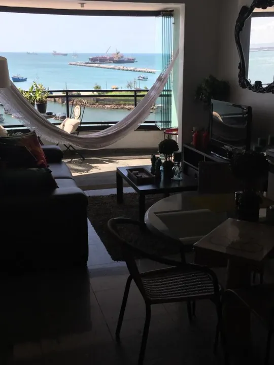 A.Moura Gestor Imobiliário vende em Fortaleza Ap. porteira fechada, frente para o Mar