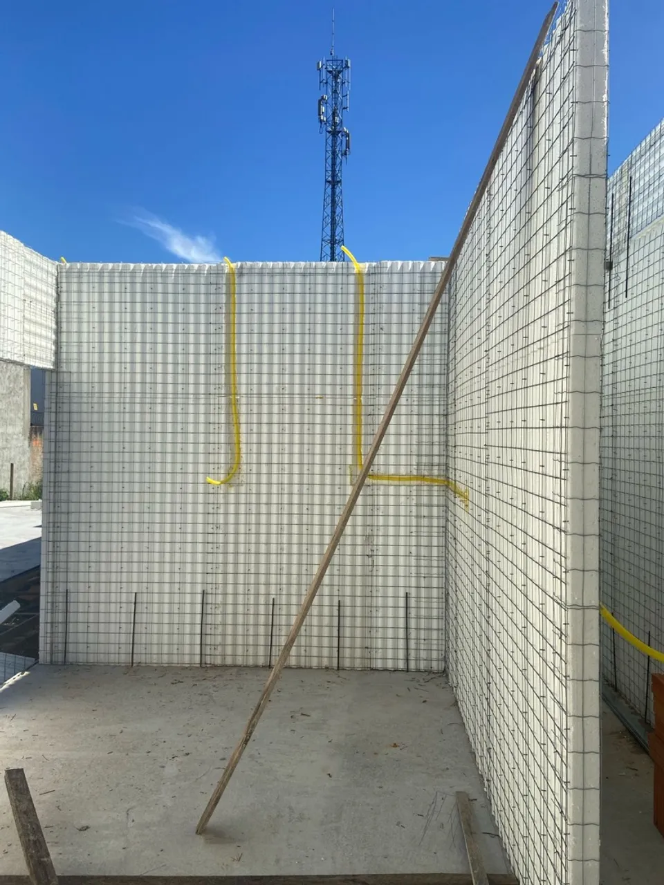 Casa no Irmãos Platon totalmente em painel Monolítico, conforto térmico e acústico