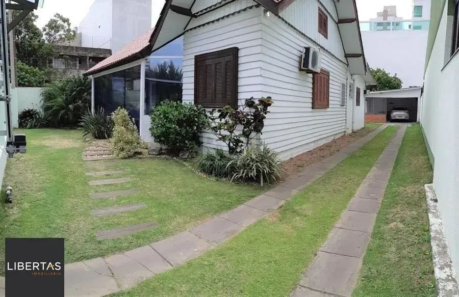 Casa no Centro de Tramandai com pátio