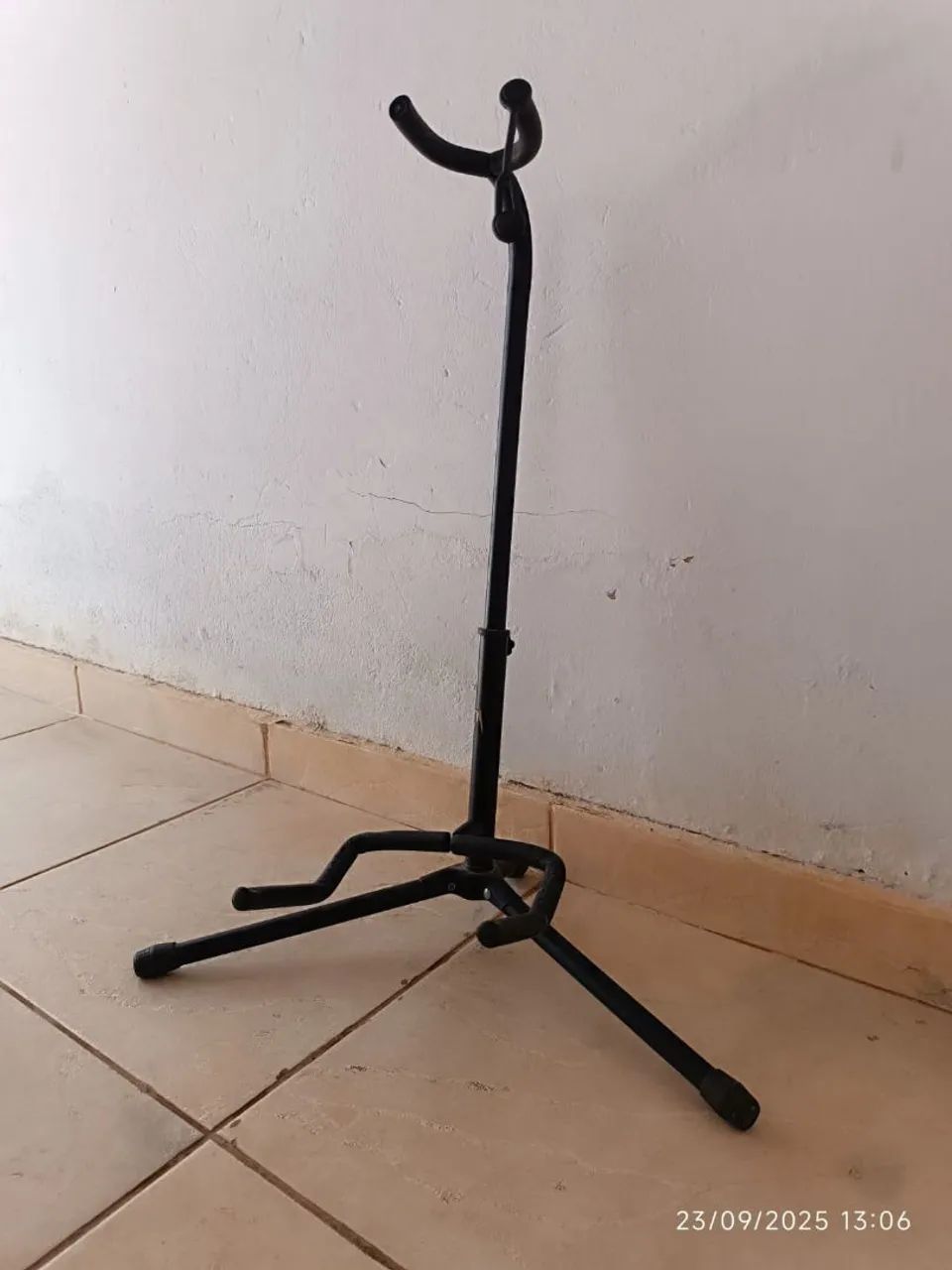 Suporte de chão para violão 