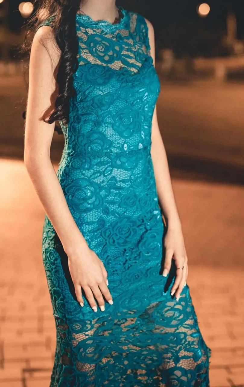 Vestido de Renda Azul Turquesa Elegante
