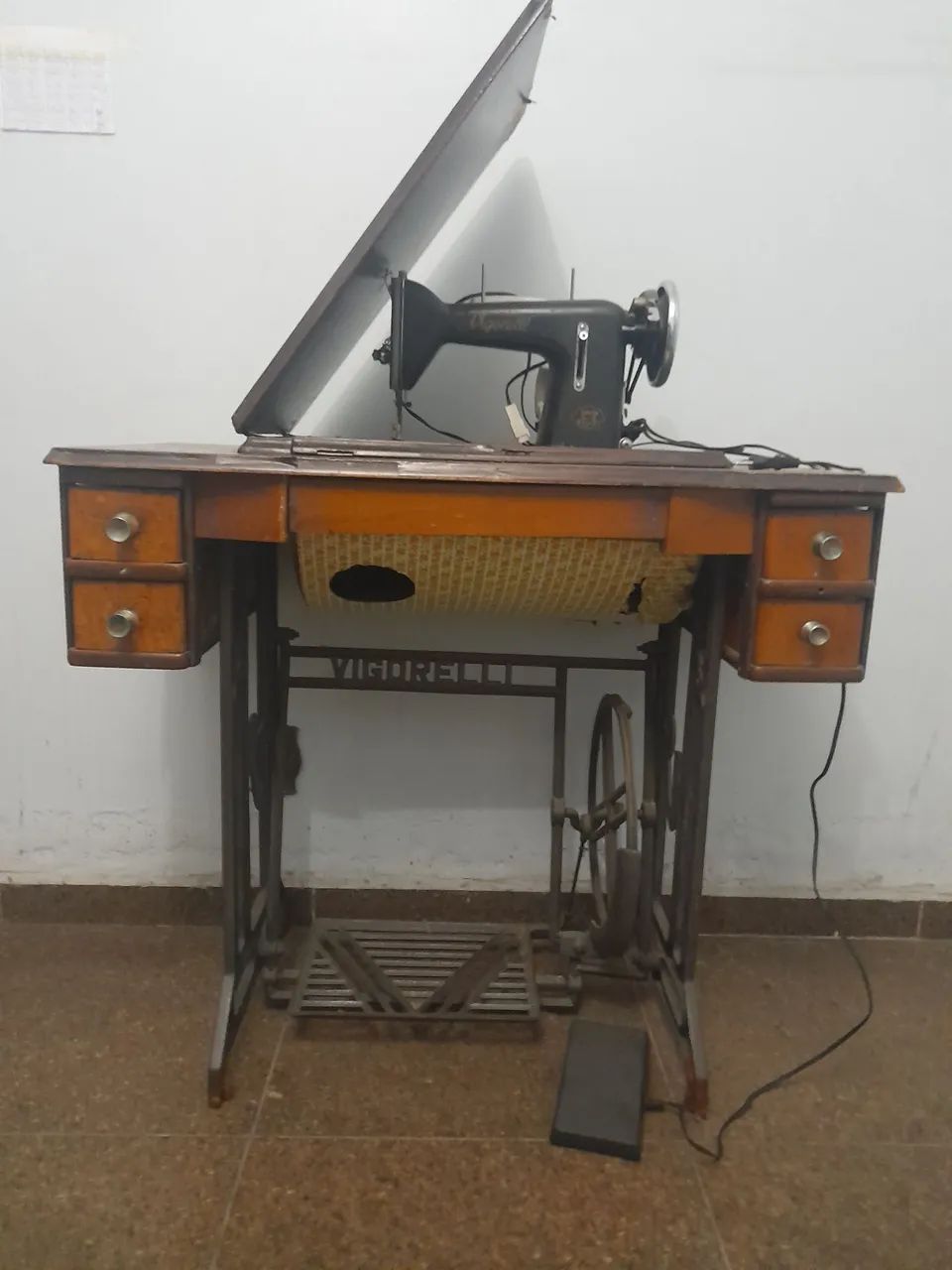 Máquina de Costura Vigorelli Antiga - Foto 2