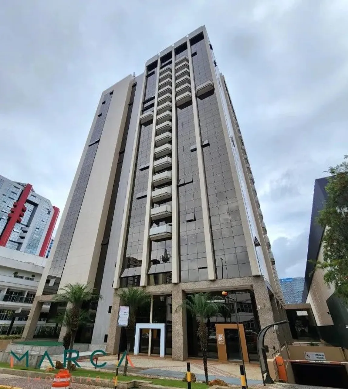 Sala Comercial à Venda na Asa Norte Brasília-DF: 1 Sala, 2 Banheiro, 2 Vagas de Garagem, 8