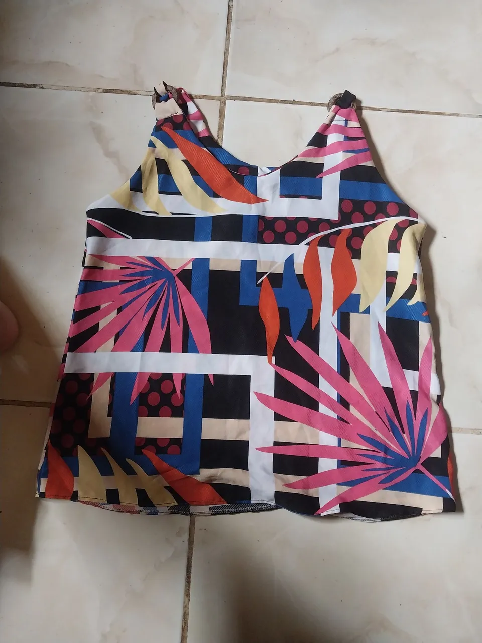 Blusa estampada com alças