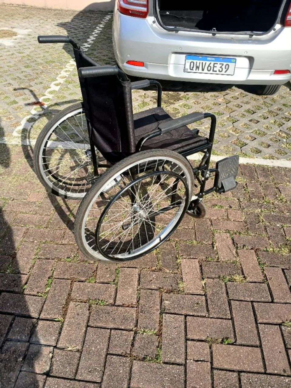 cadeira de rodas cds m2000 pneus infláveis novíssima usada 1 vez estabelecimento comercial - Foto 5