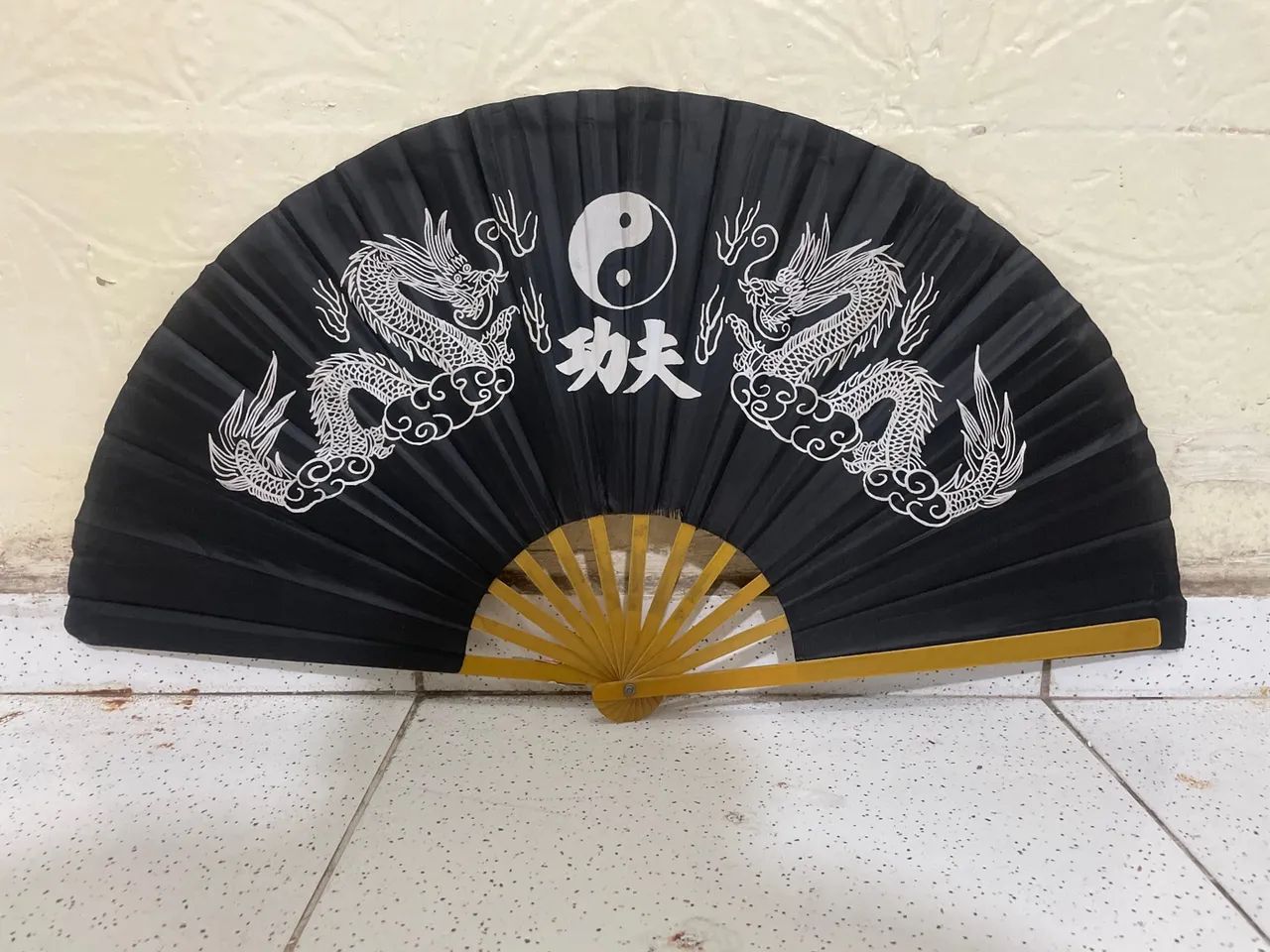Leque de Artes Marciais Chinês Yin Yang Dragões
