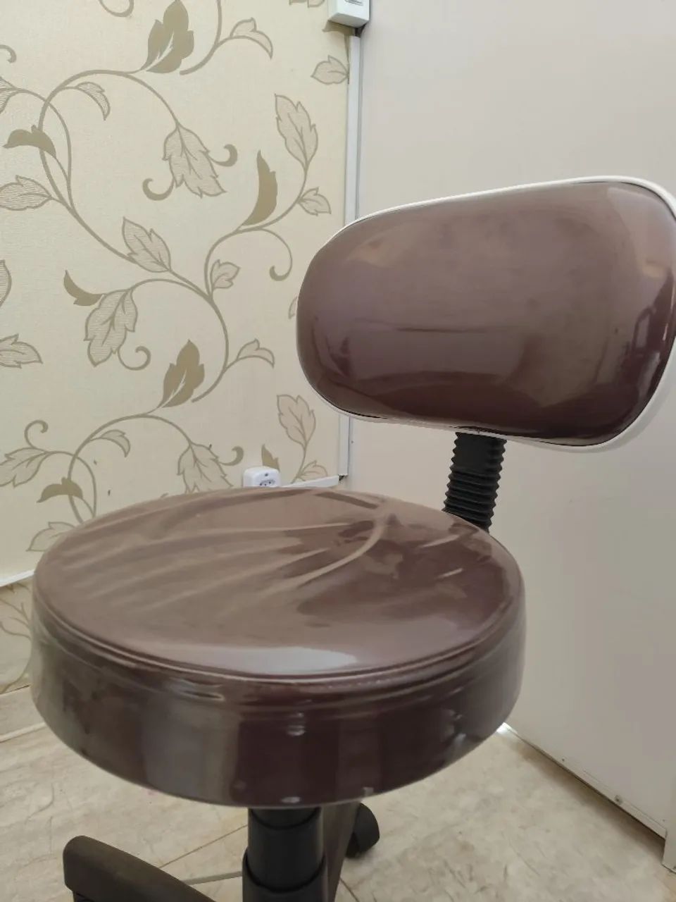 Maca, mesa auxiliar e mocho. Tudo semi novao - Foto 5