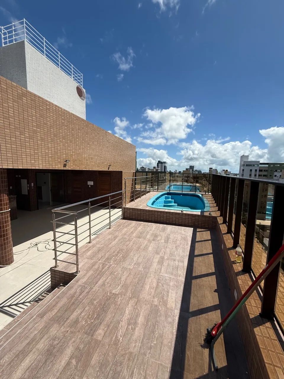 Apartamento no Bessa, 60m2 , varanda pra rua , 2 quartos sendo 1 suíte  - Foto 2