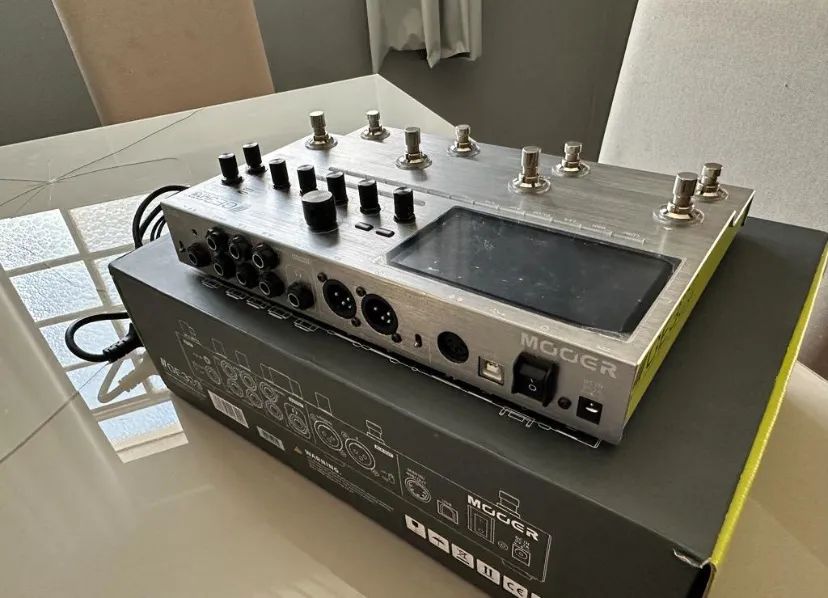 Pedaleira de Guitarra Mooer GE300 Lite - Instrumentos musicais
