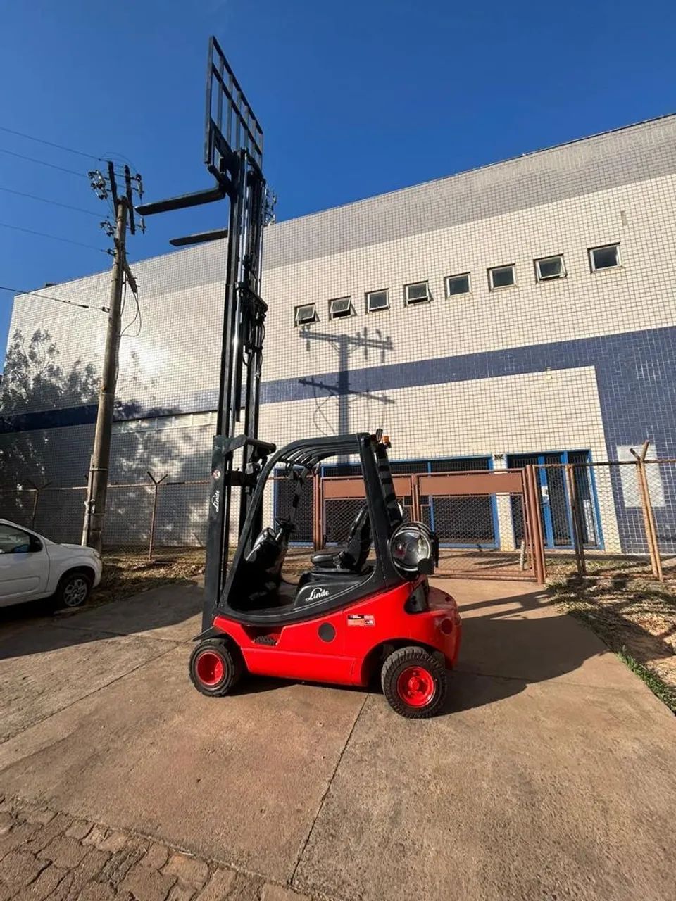 Vende-se empilhadeira H20 triplex e duplex 