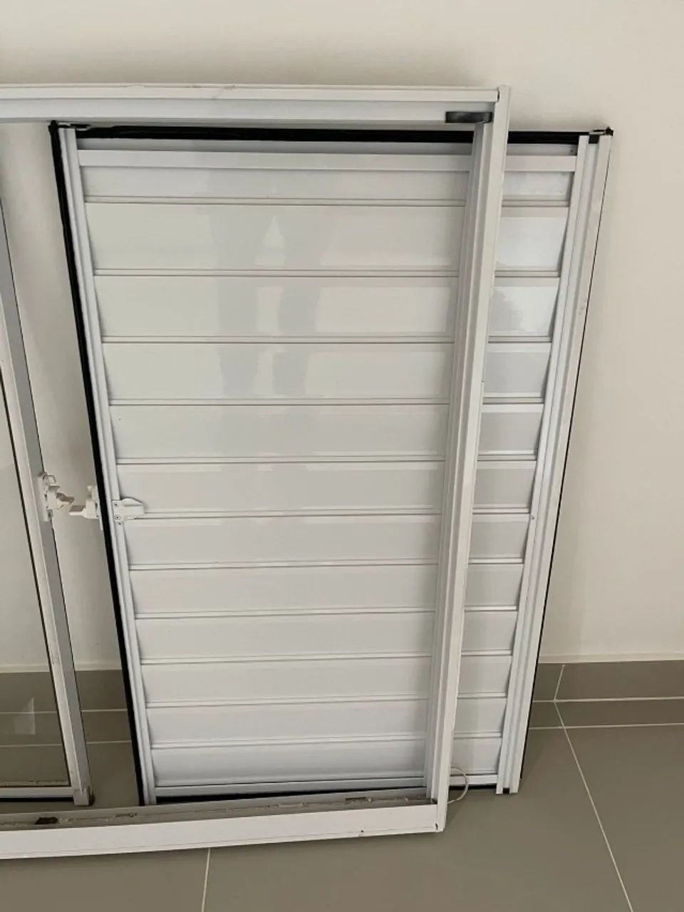 JANELA DE ALUMÍNIO COM 3 FOLHAS - Foto 2