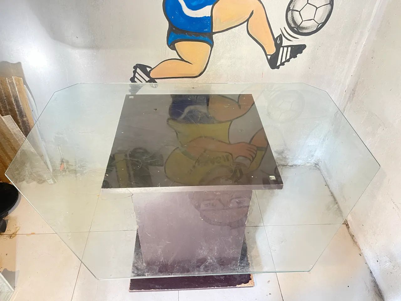 Vende-se esta mesa de vidro 
