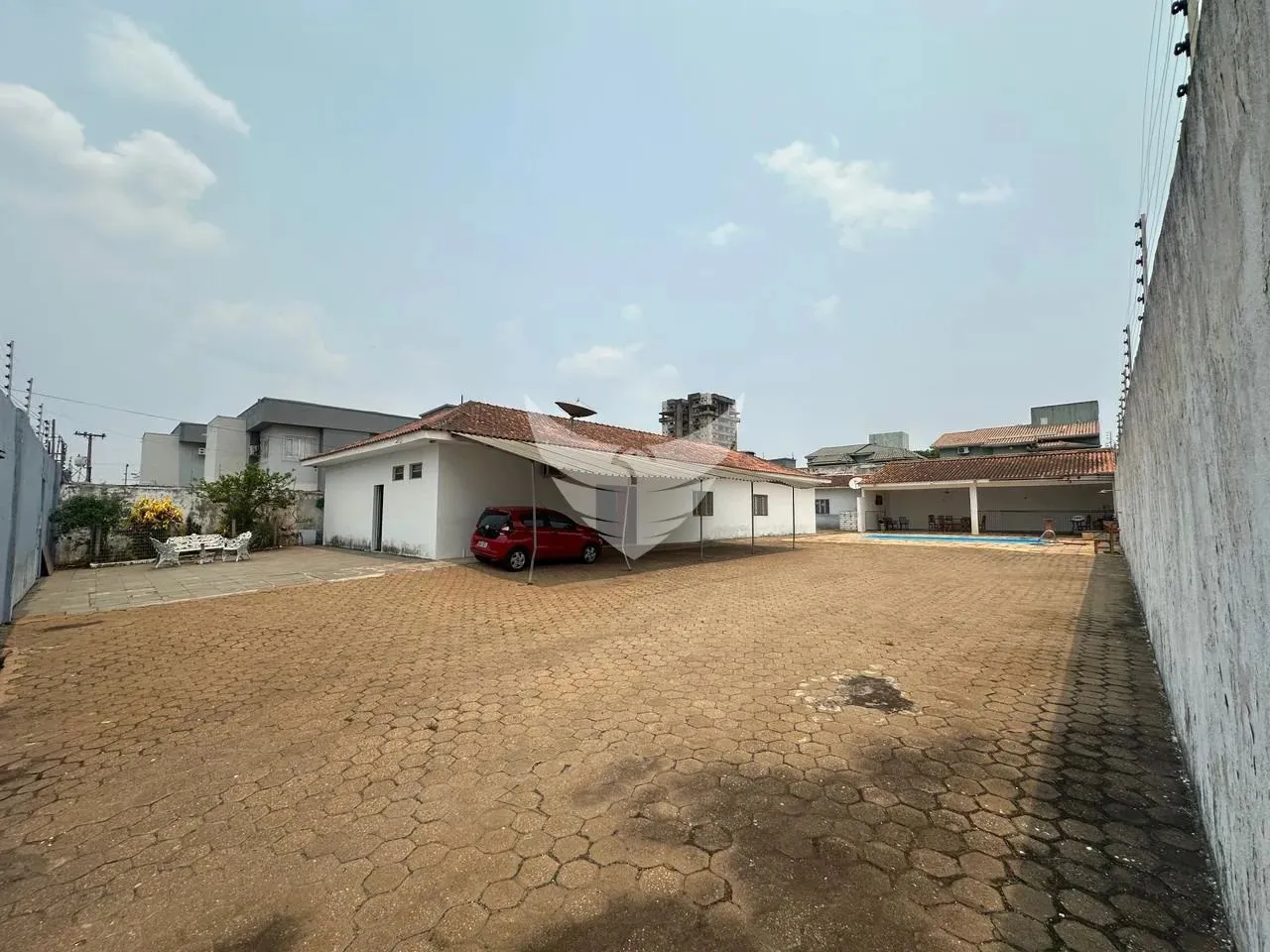 Casa espaçosa com piscina proximo academia High