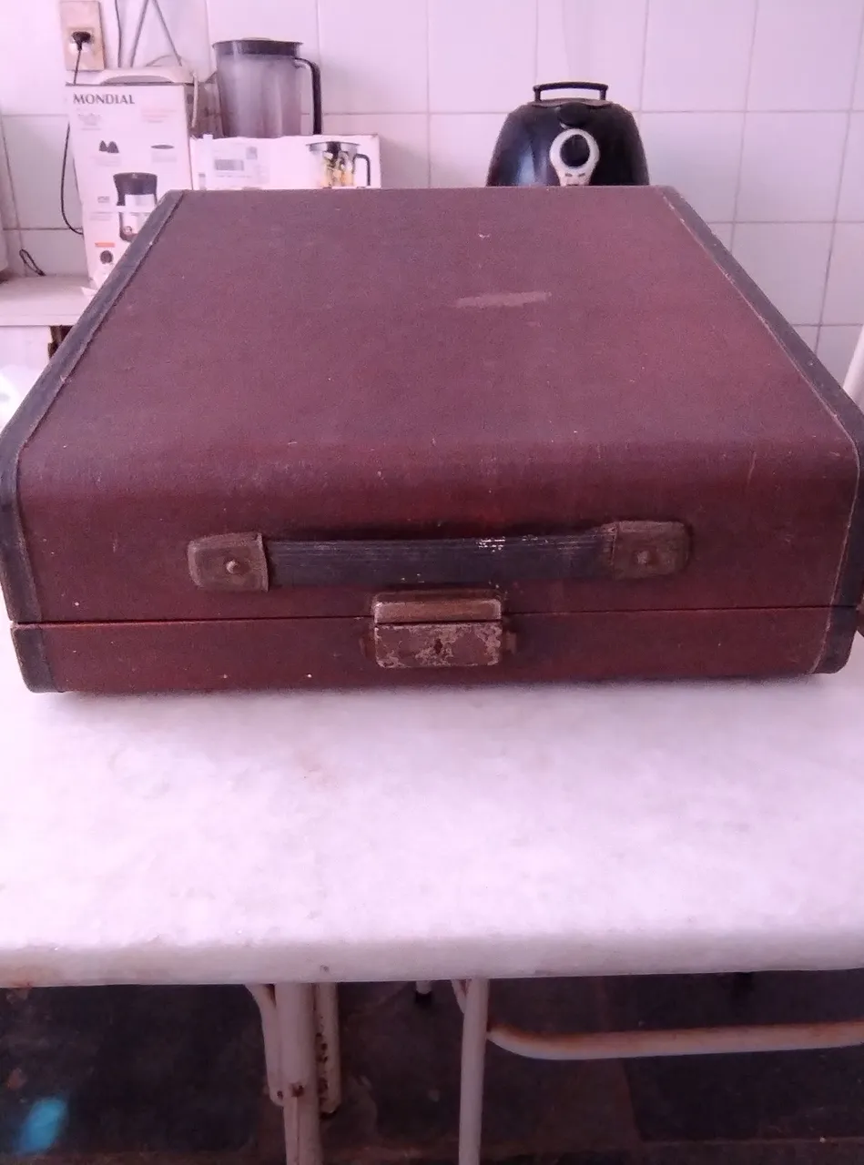 Máquina de escrever Olivetti Studio 44