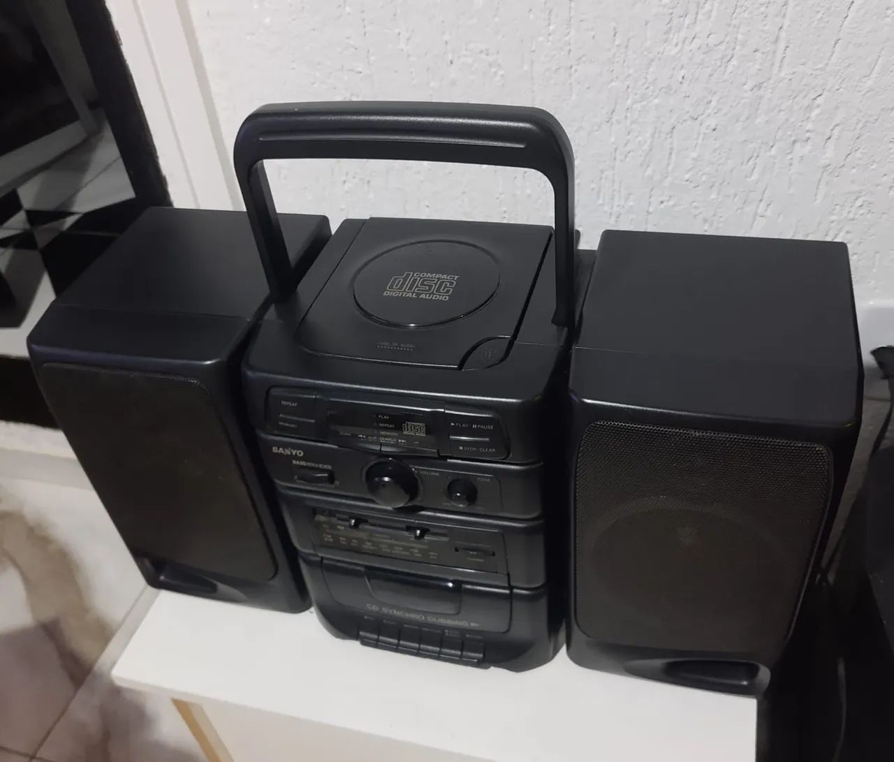 Som 3x1 TOCA CD TOCA FITA RÁDIO antigo lindo bombox SANYO funcionando  - Foto 2