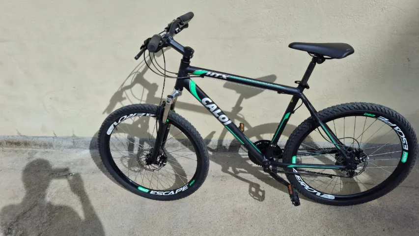  BIKE CALOI MODELO HTX ARO 26 CAMBIO E PASSADORES SHIMANO
