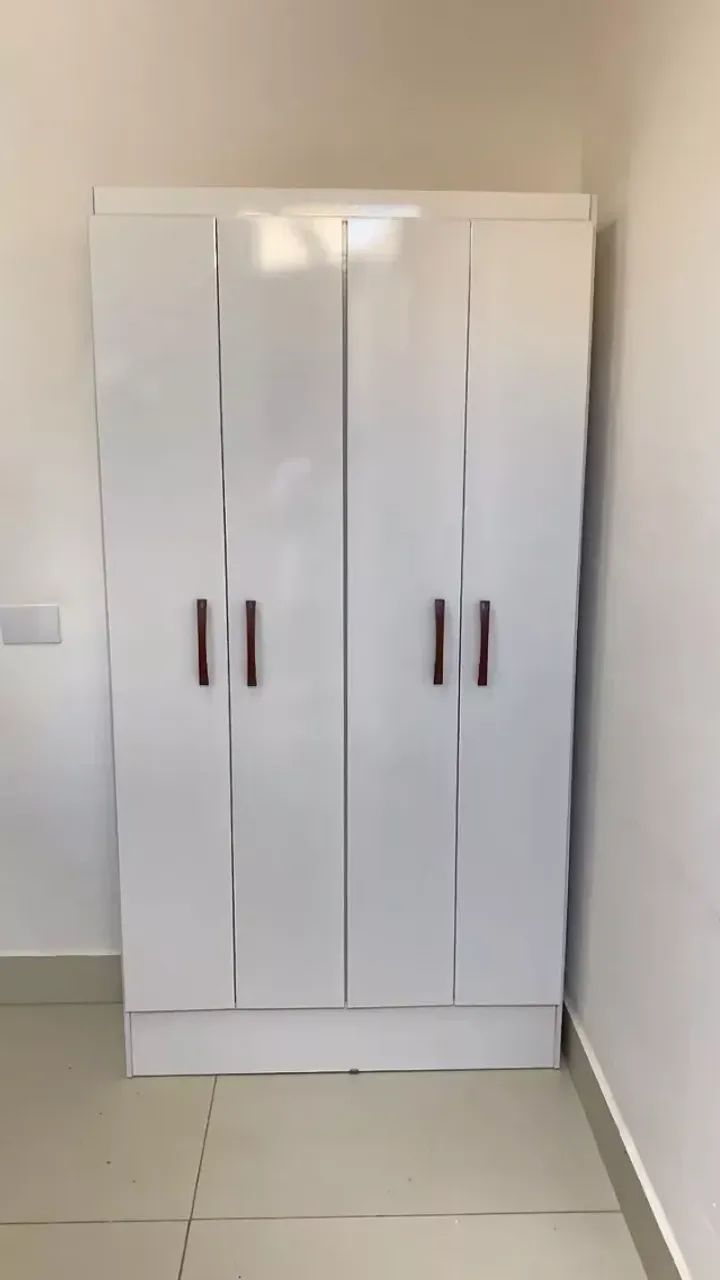 Guarda Roupa Solteiro 4 Portas 8 Prateleiras