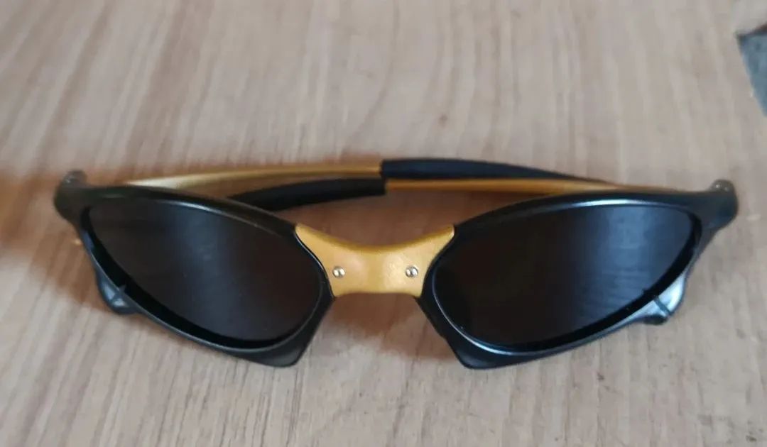 Juliet Penny Oakley Black Gold Óculos de sol " NUMERADA ". - Foto 2
