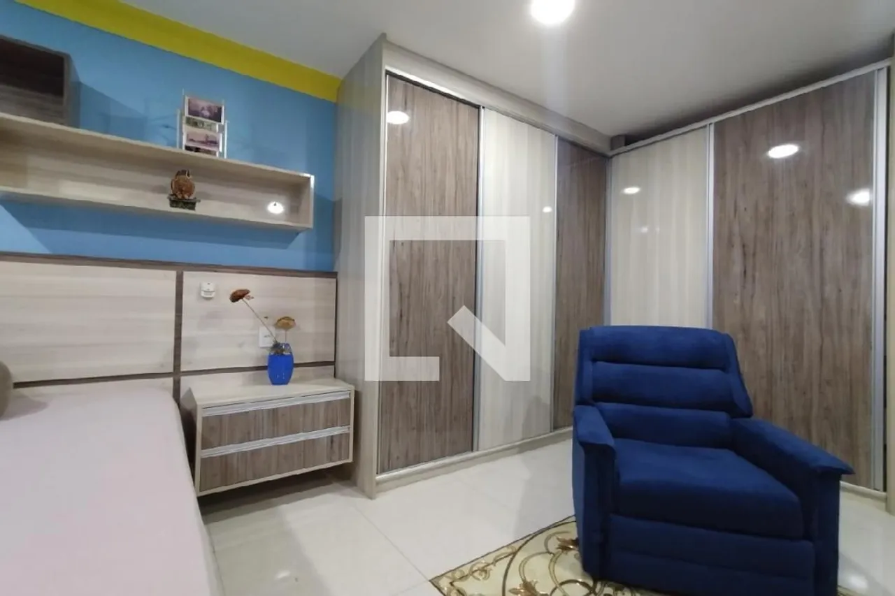 //Casa mobiliada com 5 suítes em Petrópolis