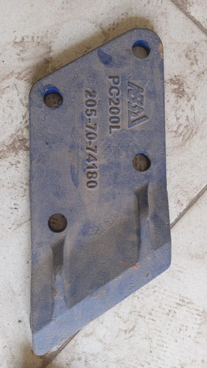 RASPADOR LATERAL DA CONCHA DA ESCAVADEIRA HIDRAULICA PC 150, PC 200, PC210. - Foto 2