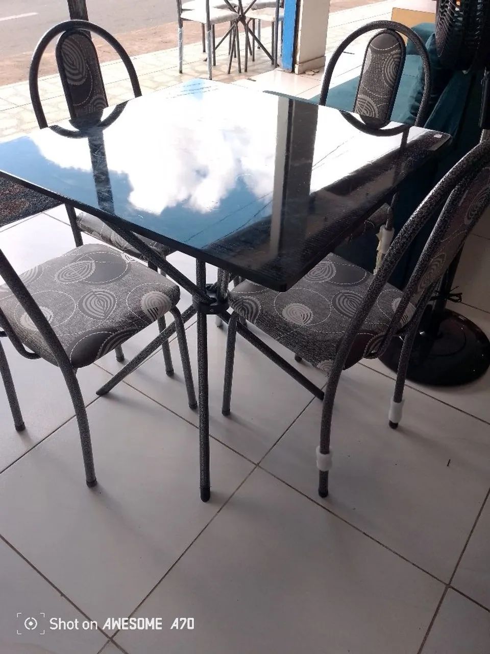 Conjunto de mesa com 4 cadeiras com entrega e montagem grátis  - Foto 3