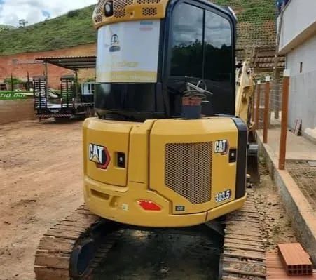 Mini escavadeira Caterpillar 303.5 ano 2023
