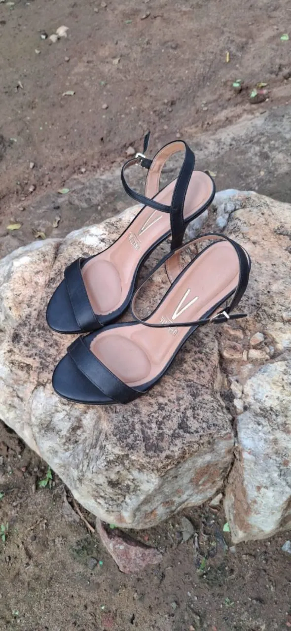 Sandália Salto Fino Vizzano Preta