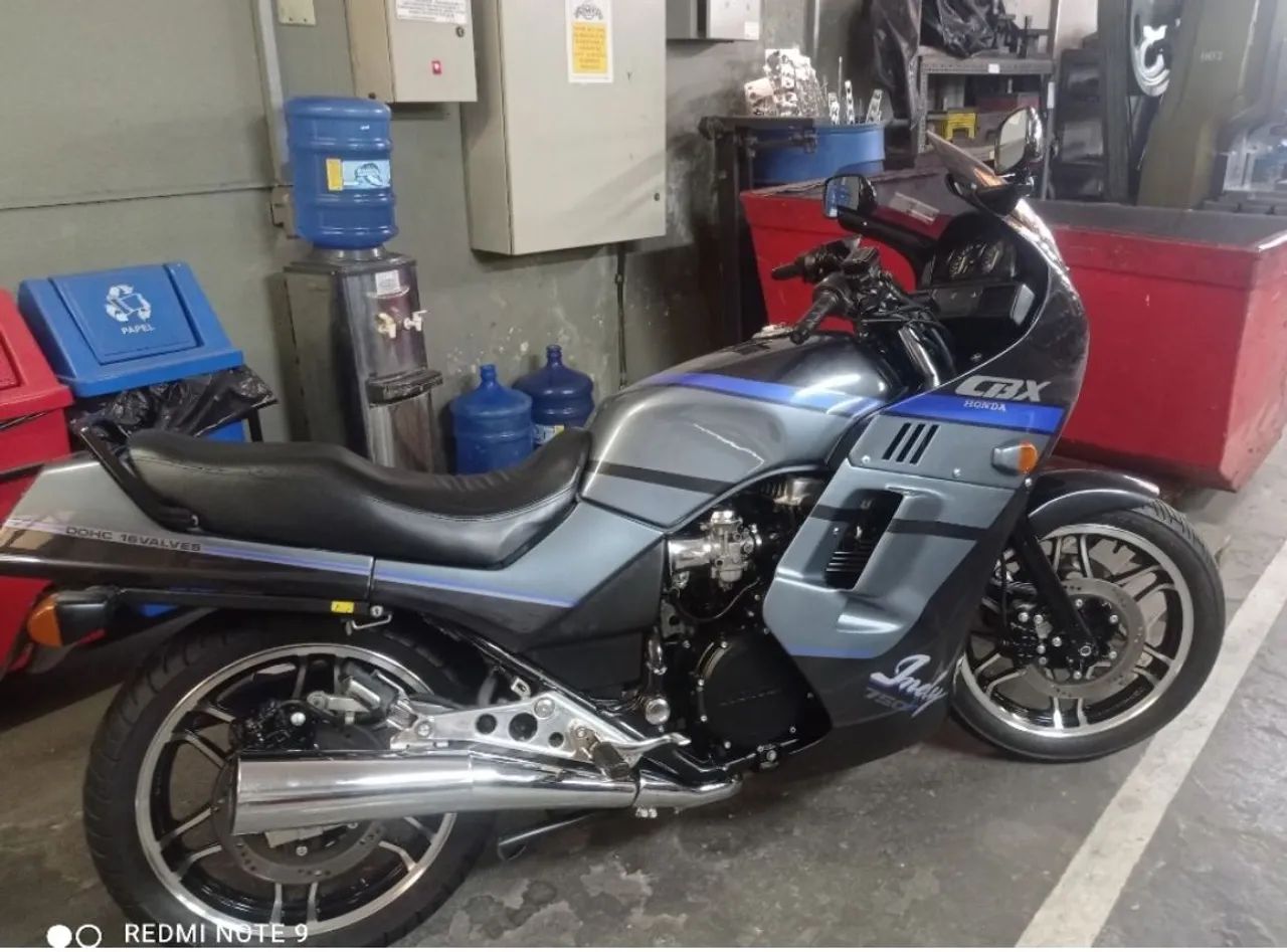 CBX 750 Indy placa preta 