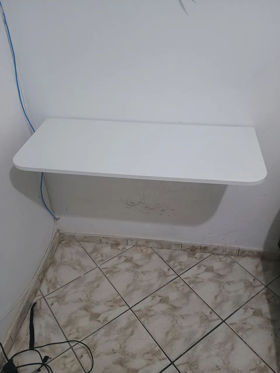 Mesa Suspensa / Prateleira de Parede Branca - Compacta e Funcional - Foto 2