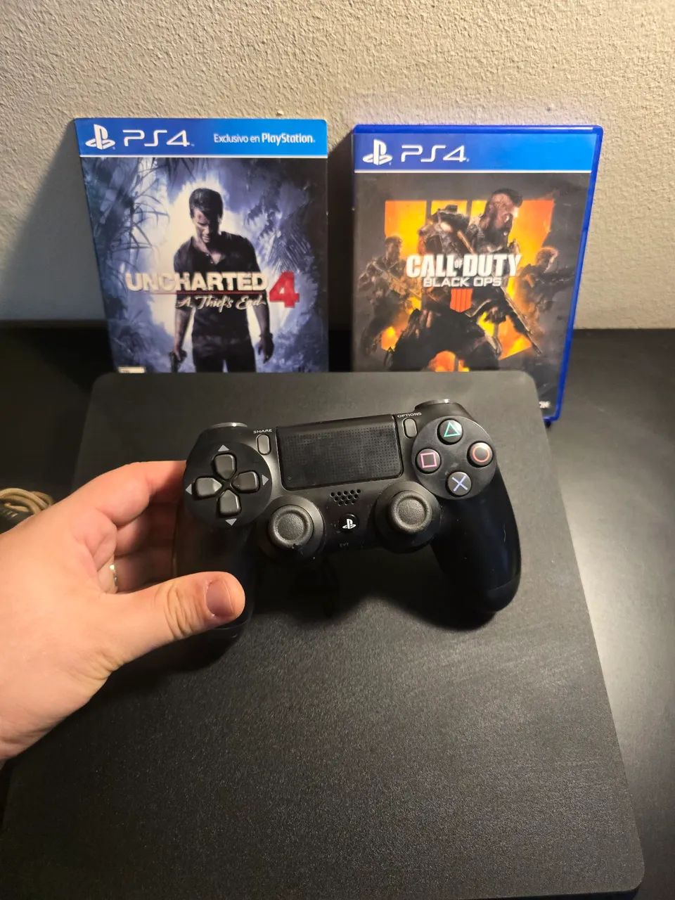 Playstation 4 1TB + 2 JOGOS