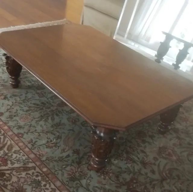 Mesa de centro em madeira maciça