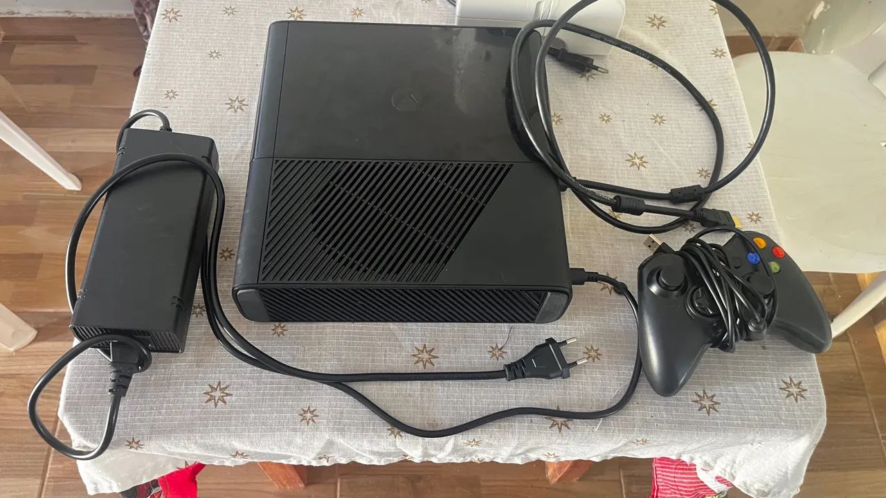 Xbox 360 super slim 