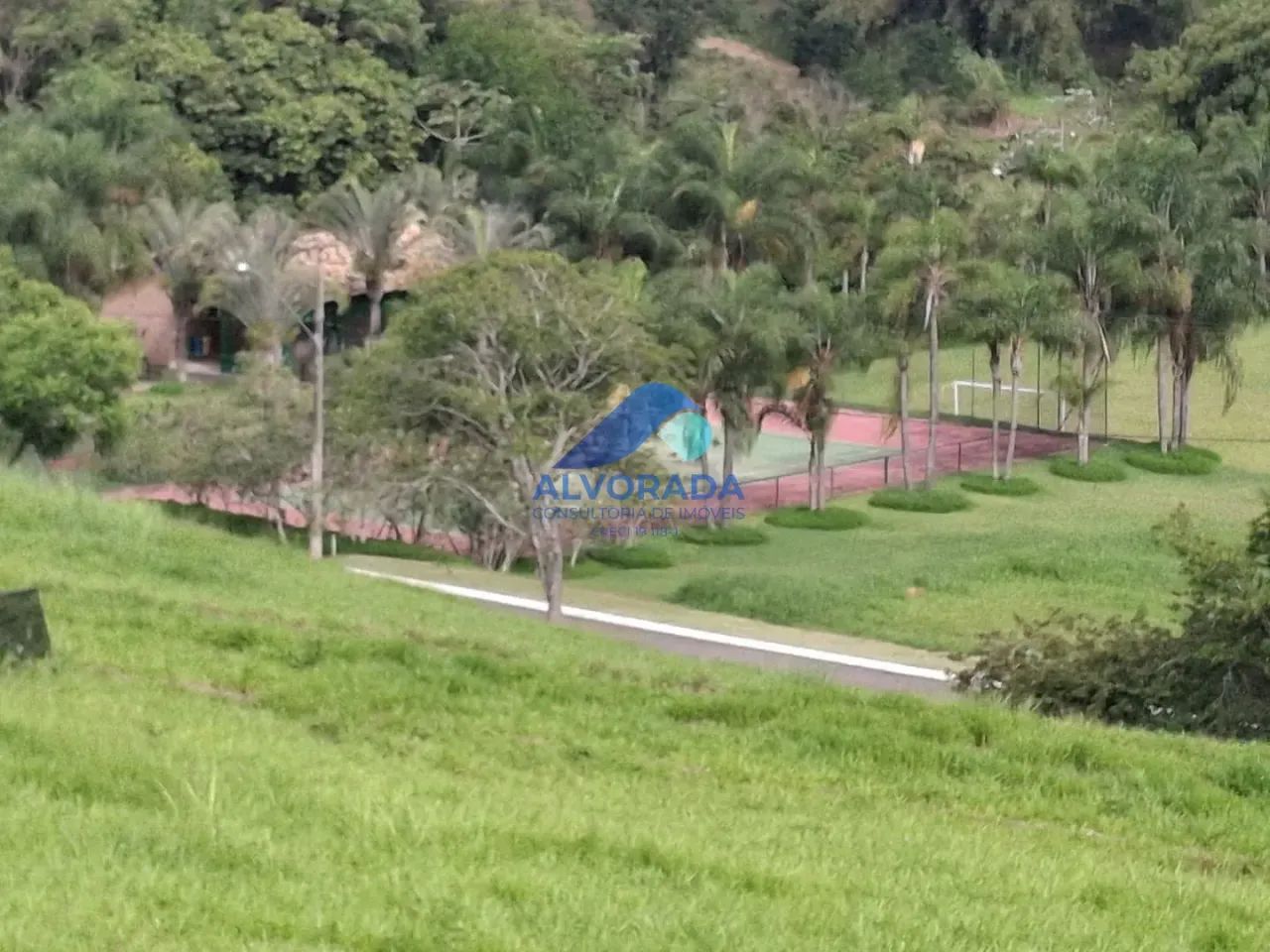 Terreno á venda em Paraibuna