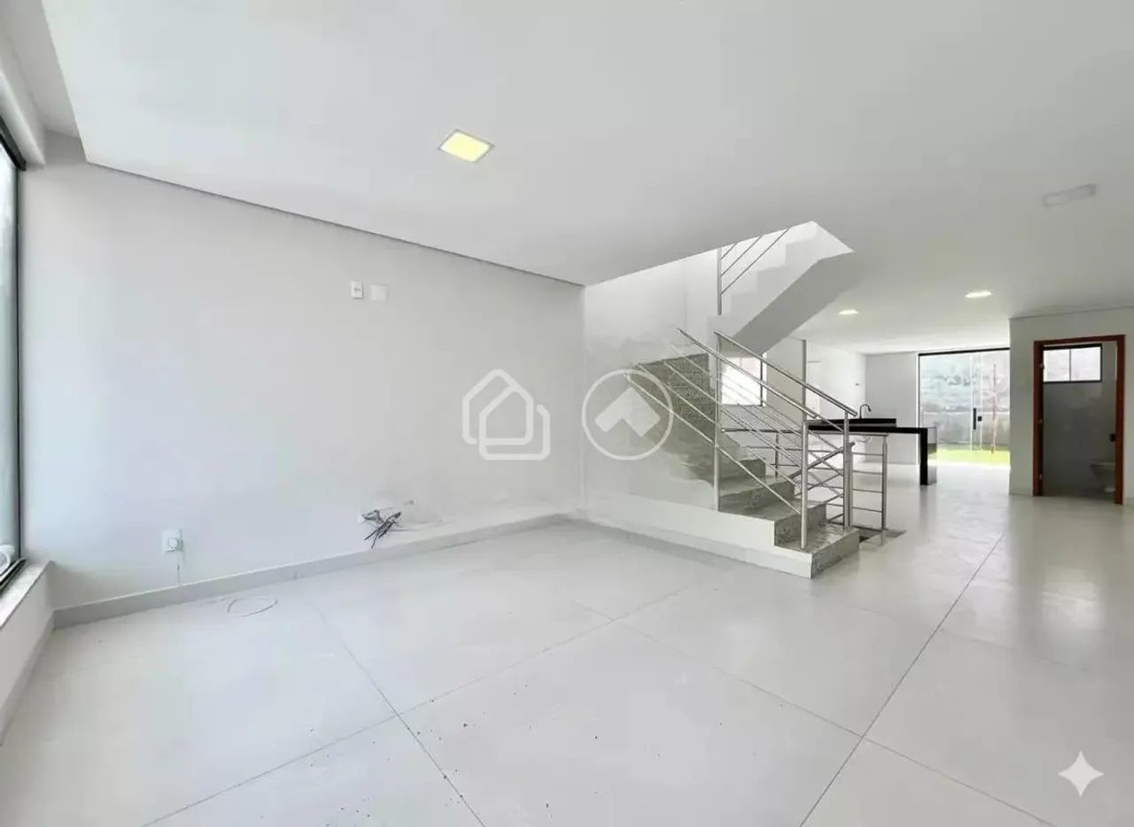 Casa Geminada Triplex de Alto Padrão no Planalto  3 Quartos, 4 Vagas! - Foto 9