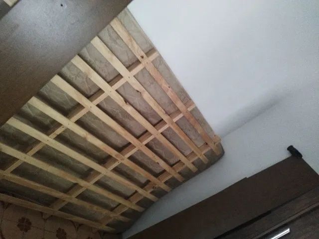 Cama e colchão de casal