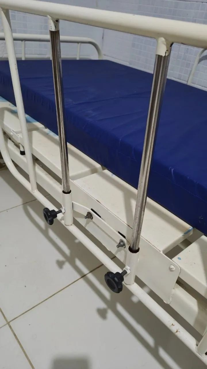 Cama Hospitalar com grades + Colchão Impermeável Seminovo  - Foto 5