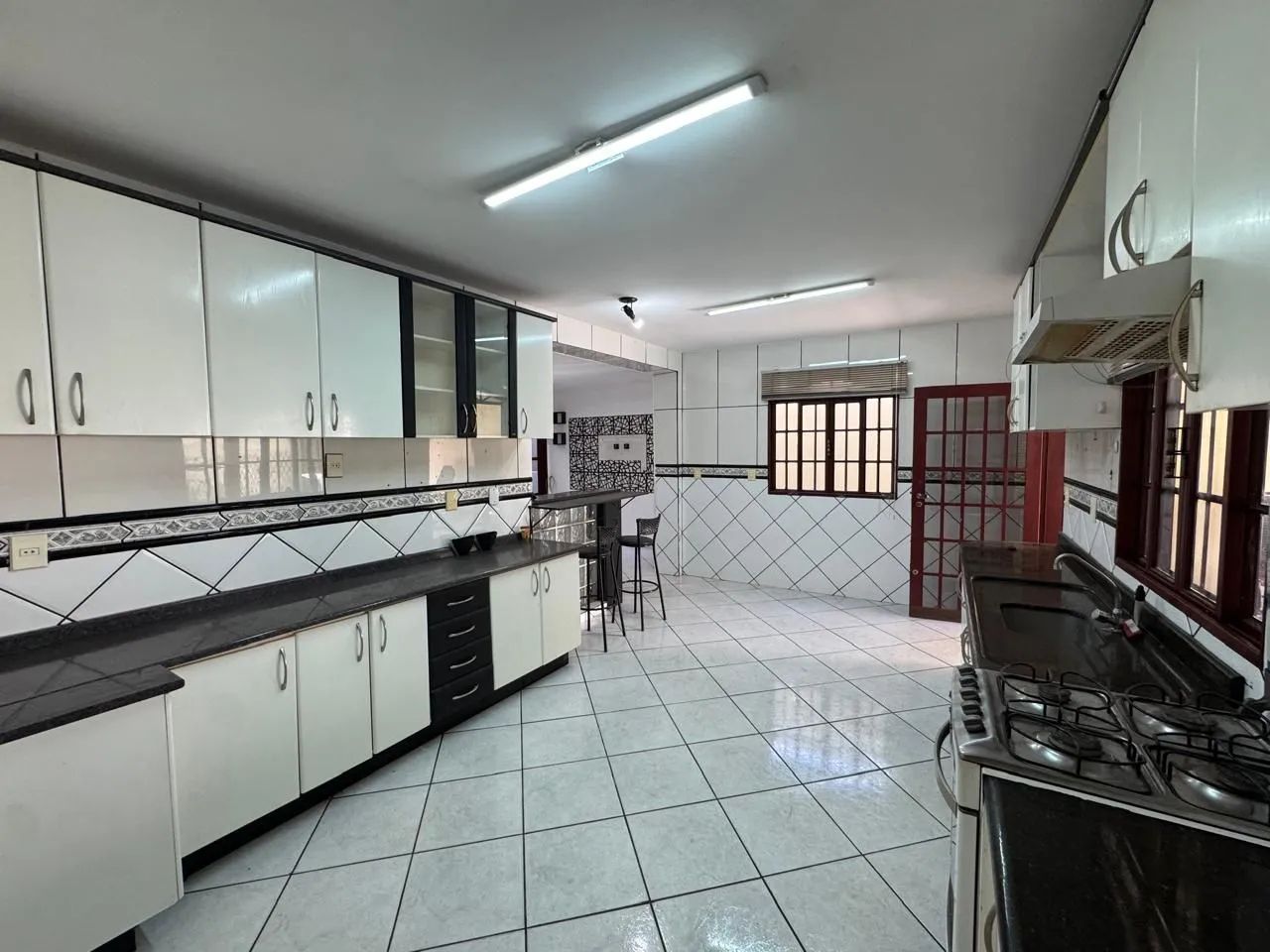  Casa com Piscina Aquecida | 4 Quartos | Centro de Taguatinga | Habite-se - Foto 5