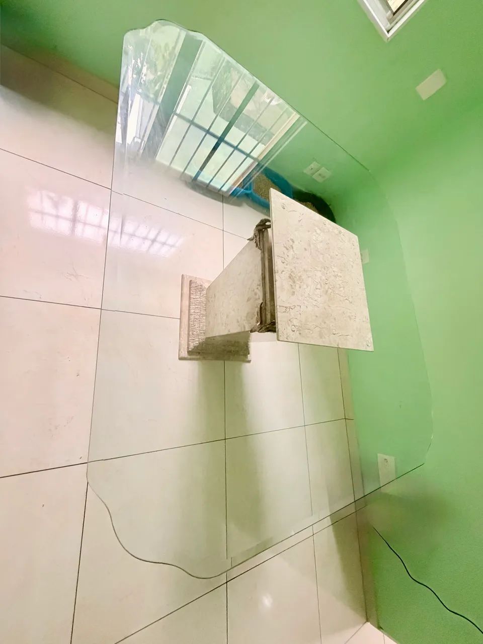 Mesa de jantar de tampo de vidro e base de mármore 1,40 x 1,40 - Foto 3