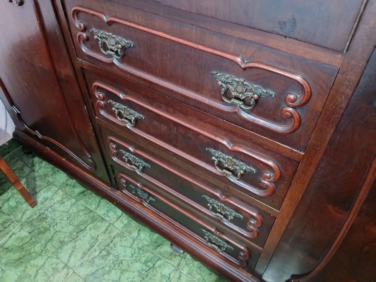 Dois guarda roupas clássicos estilo Chippendale. - Foto 2