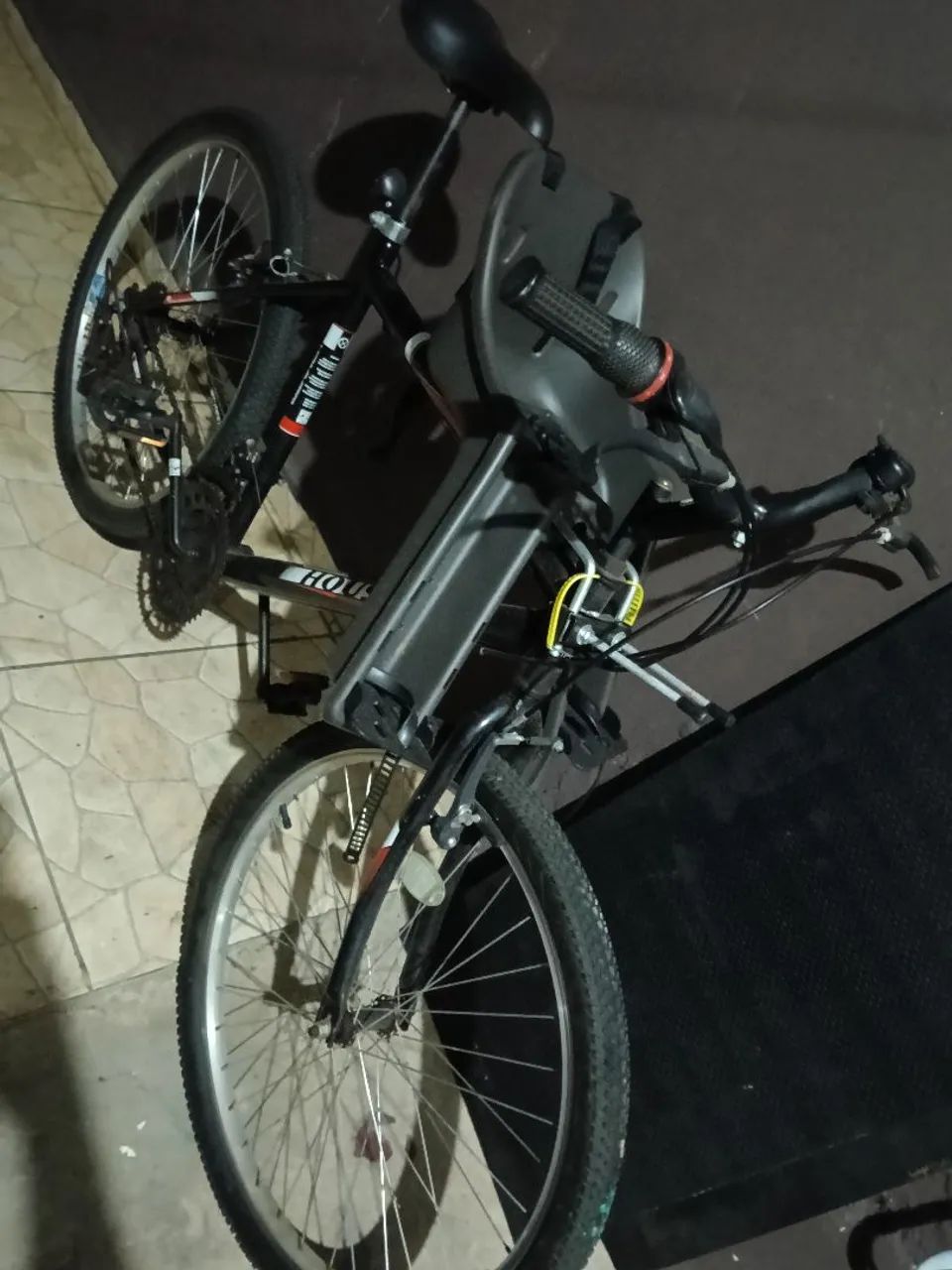 Bicicleta aro 26 com cadeirinha  - Foto 2
