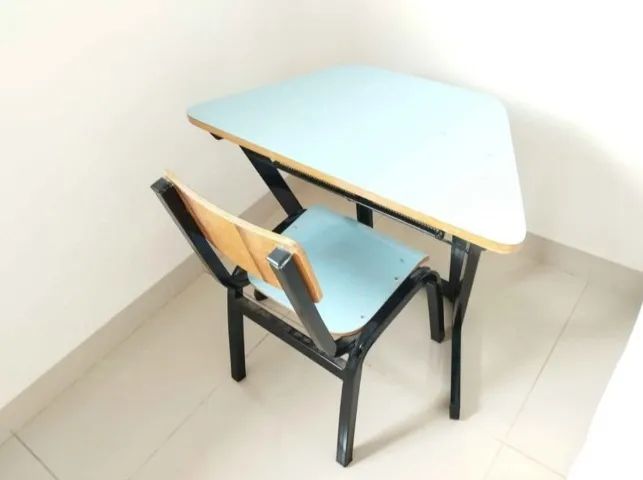 Conjunto mesa e cadeira escolar infantil