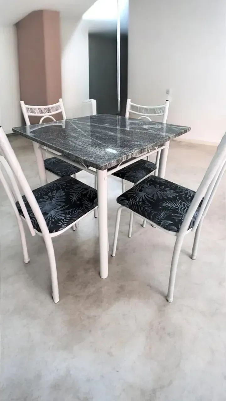 Mesa com 4 cadeira Quadradinha - Foto 2