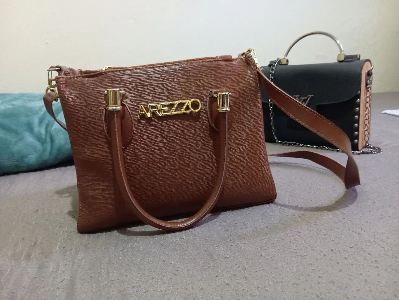Bolsa Louis Vuitton e Arezzo. - Foto 3